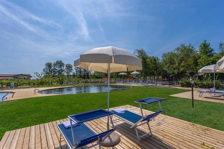 Glampingtenten en appartementen boeken Agriturismo Tenuta Regina met buitenzwembad