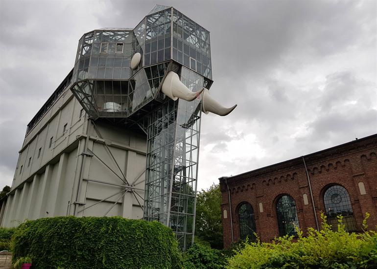Glazen olifant in het Maximilian-Park in Hamm, Ruhrgebeid