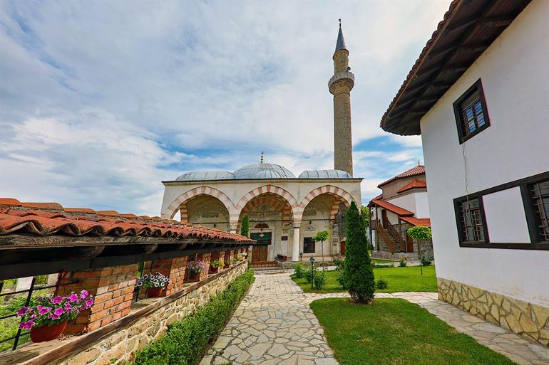 Hadum Moskee bezoeken in Gjakova
