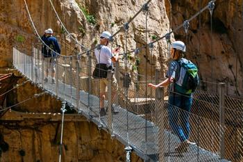 Hangbrug oversteken Caminito Del Rey