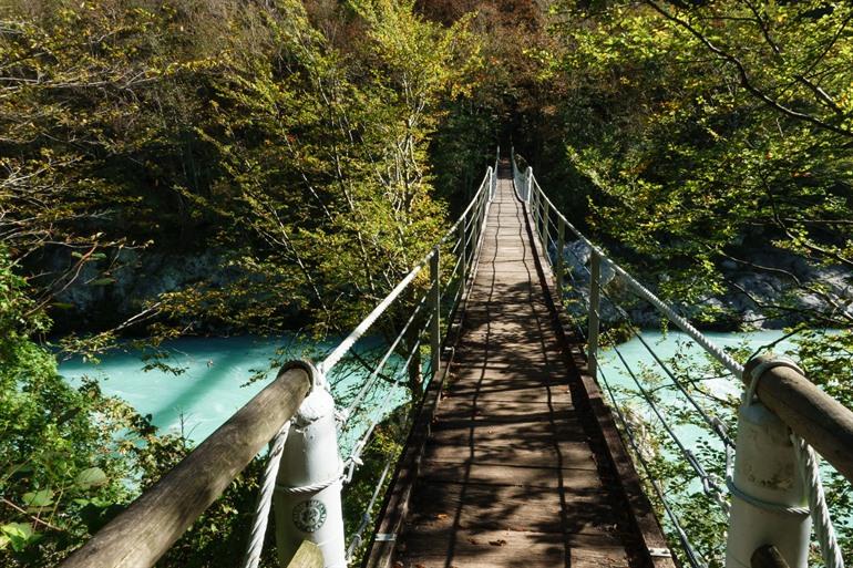 Hangbrug richting de Kozjak waterval