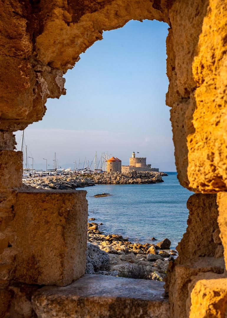 Haven van Mandraki, Rhodos