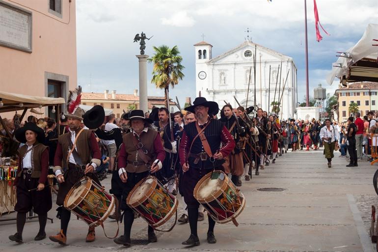 Herleef de geschiedenis van Palmanova tijdens de Rievocazione Storica