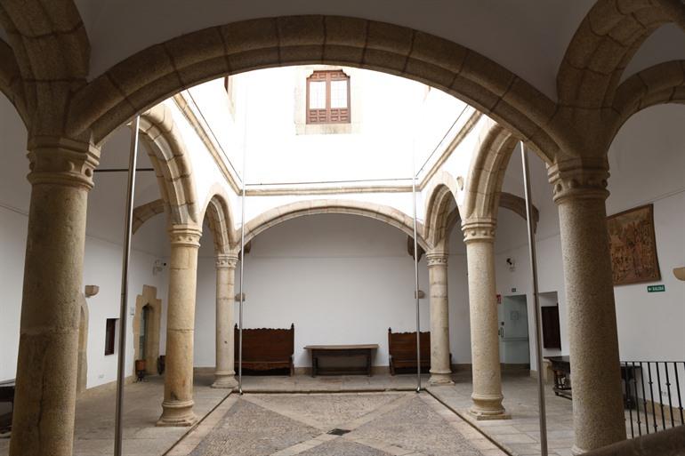 Het binnenhof van Palacio de Carvajal