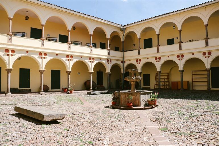 Het binnenplein van Museo Inka