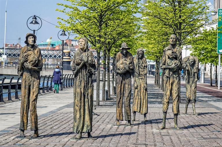 Het Famine Memorial in de Docklands, Dublin