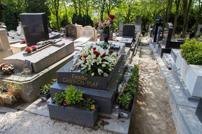 Het graf van Édith Piaf op Pere Lachaise in Parijs