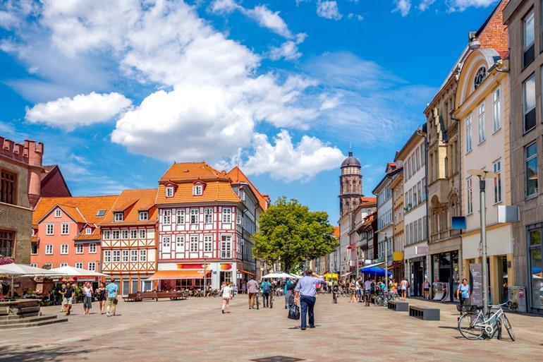 Het marktplein van Göttingen met het oude stadhuis