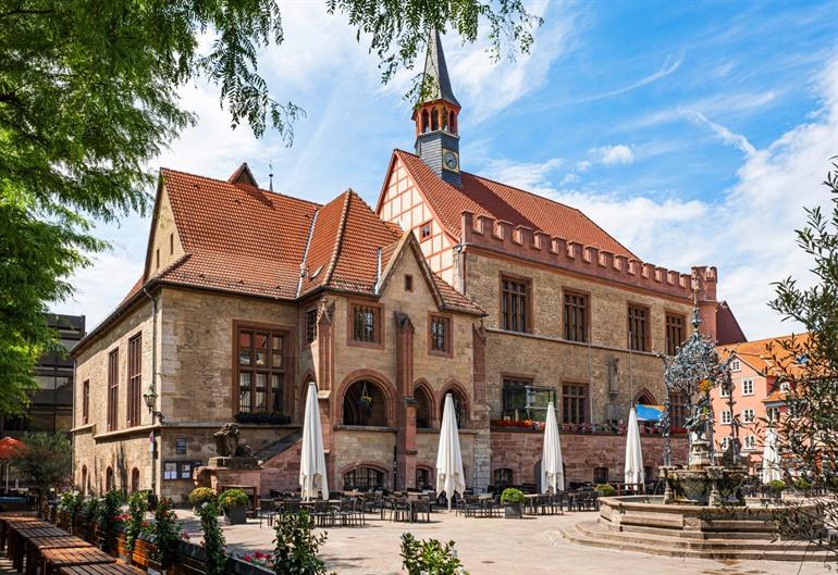 Het marktplein van Göttingen met het oude stadhuis
