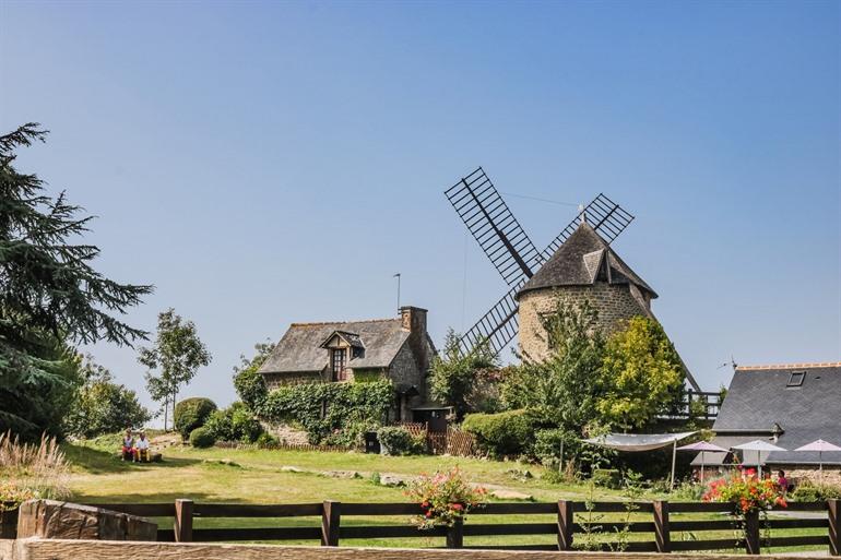 Het pittoreske Mont Dol, Bretagne