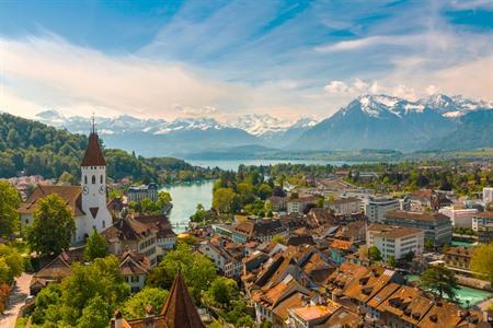 Het pittoreske stadje Thun aan de Thunersee bezoeken in Zwitserland
