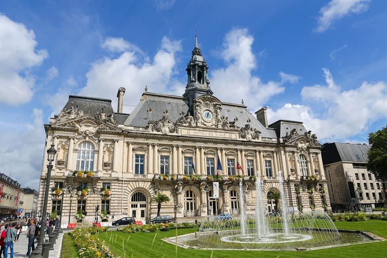 Het stadhuis op Place Jean Jaurès, Tours