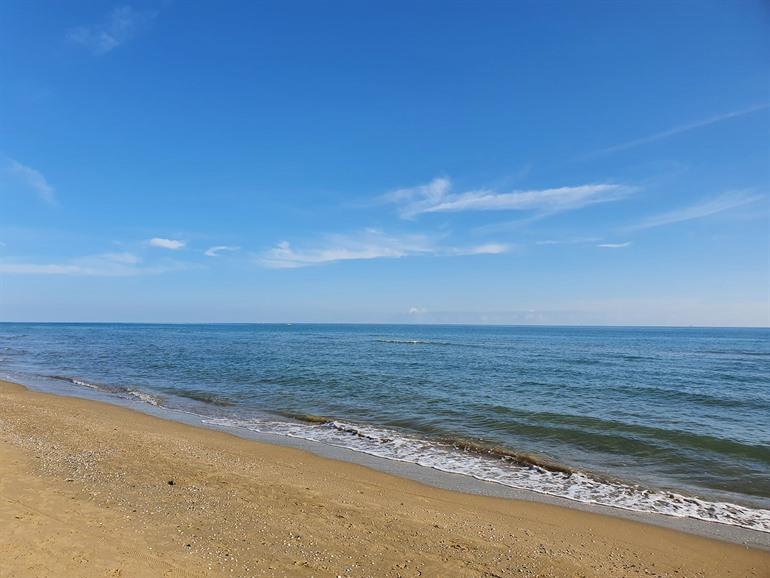 Het strand van Pineto in Pescara