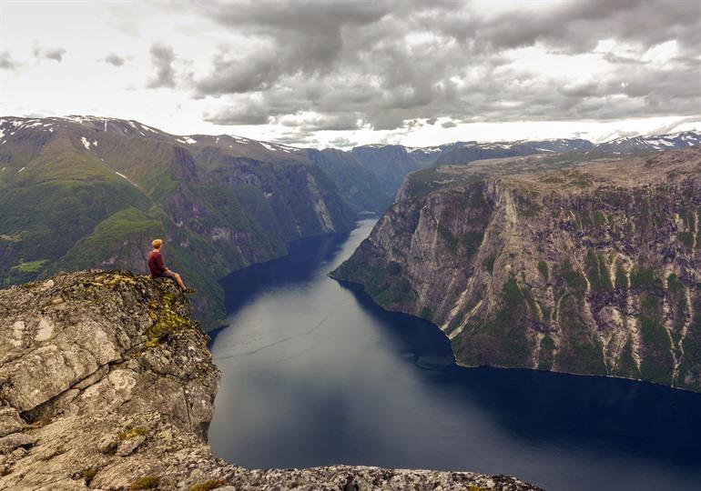 Het uitzicht over Naeroyfjord, Noorwegen