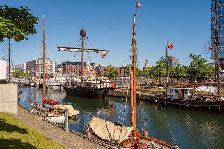 Historische boten aan de haven