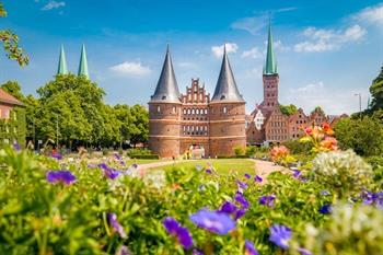 Holstentor op de Holstentorplatz, Lübeck, Duitsland