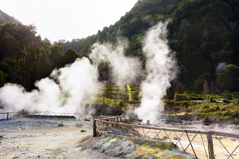 Hot springs en geothermische activiteit