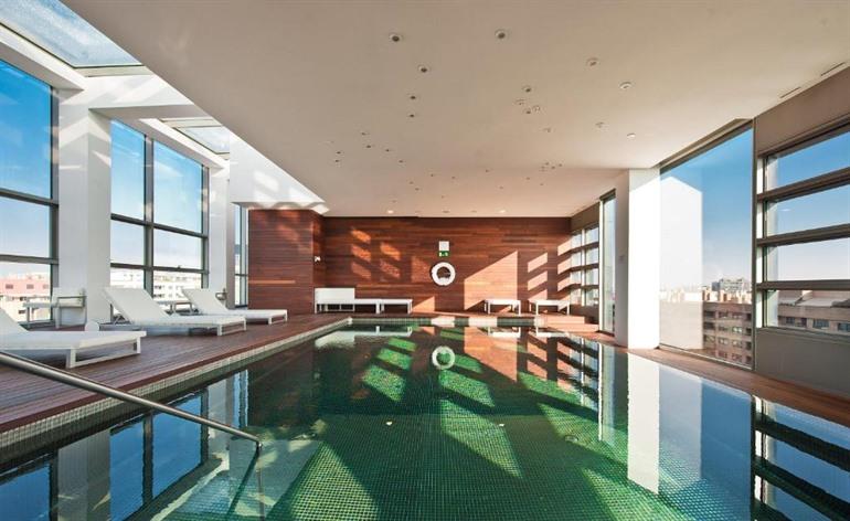 Hotel Reina Petronila boeken