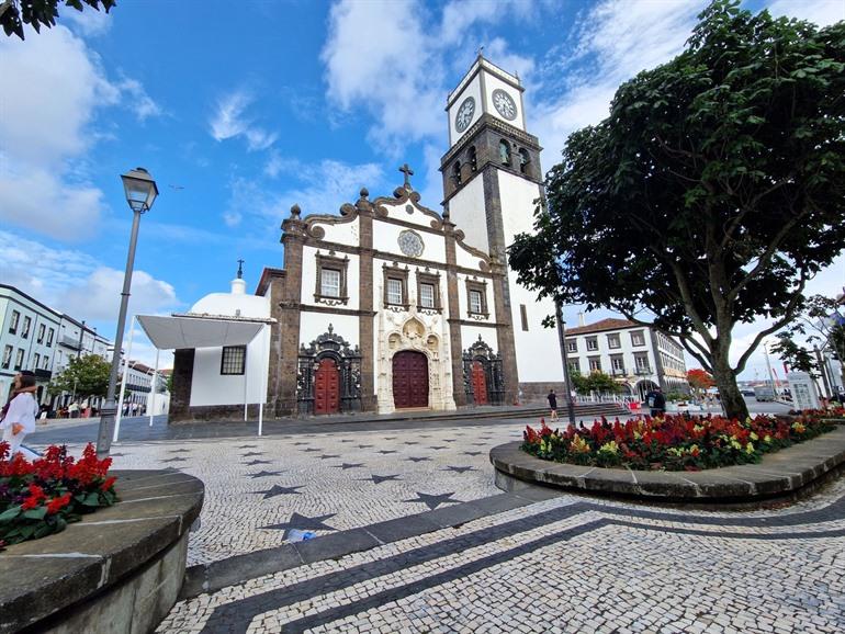 Igreja Matriz de São Sebastião in Ponta Delgada bezoeken