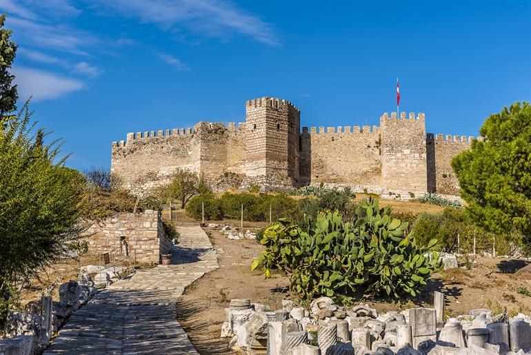 Imposante Ayasoluk-kasteel, Selcuk in Turkije