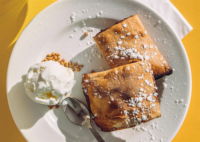 Imqaret, zoete lekkernij met dadelvulling, Malta