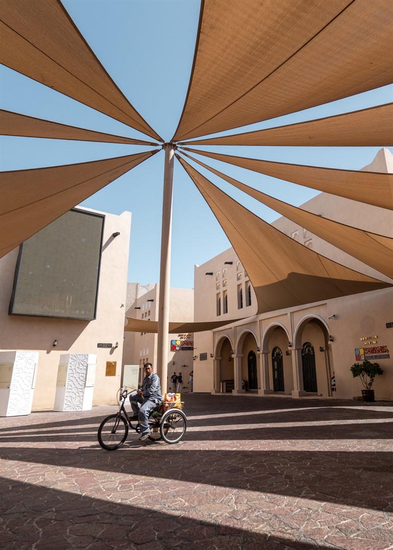 In de straten van Katara Cultural Village