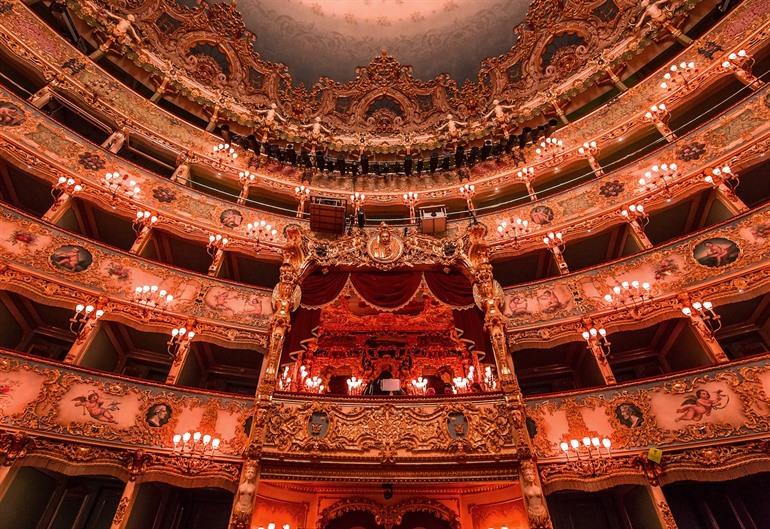 In het midden: koninklijke box