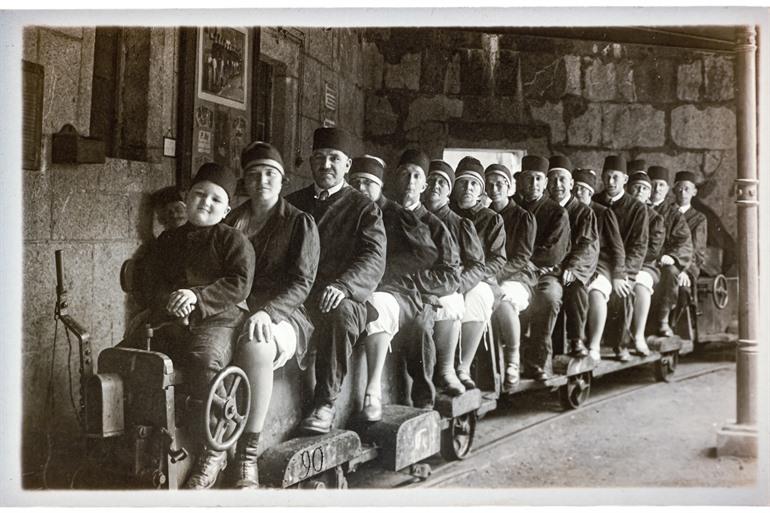 Ingang van de zoutmijn in 1929