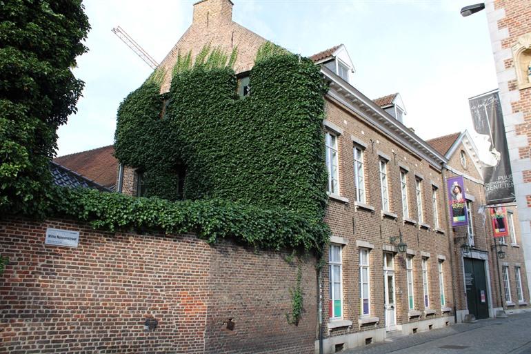 Ingang van het Jenevermuseum