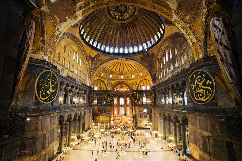 Interieur van de Aya Sofya (Hagia Sophia Moskee) in Istanbul