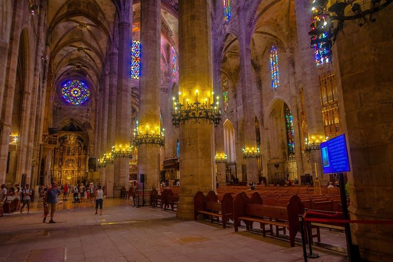 Interieur van de kathedraal van Palma de Mallorca