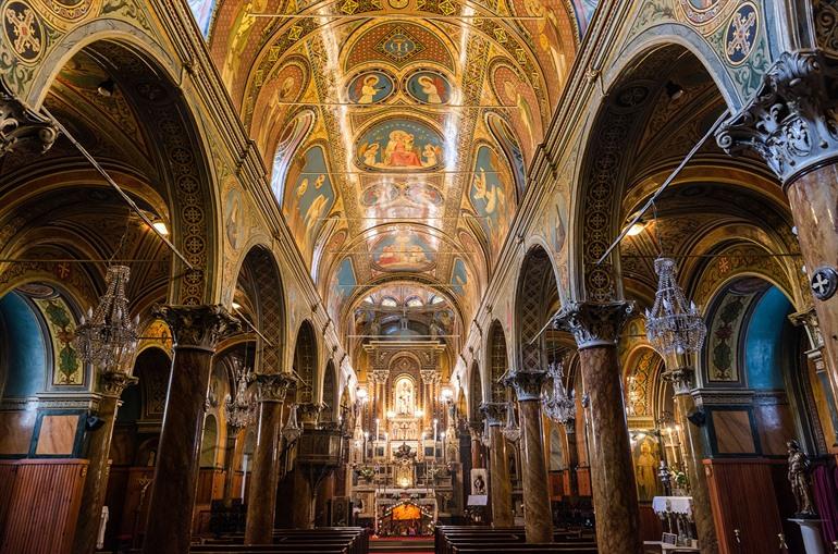 Interieur van de Kerk van Sint Polycarpus, Izmir aan de Turske Riviera