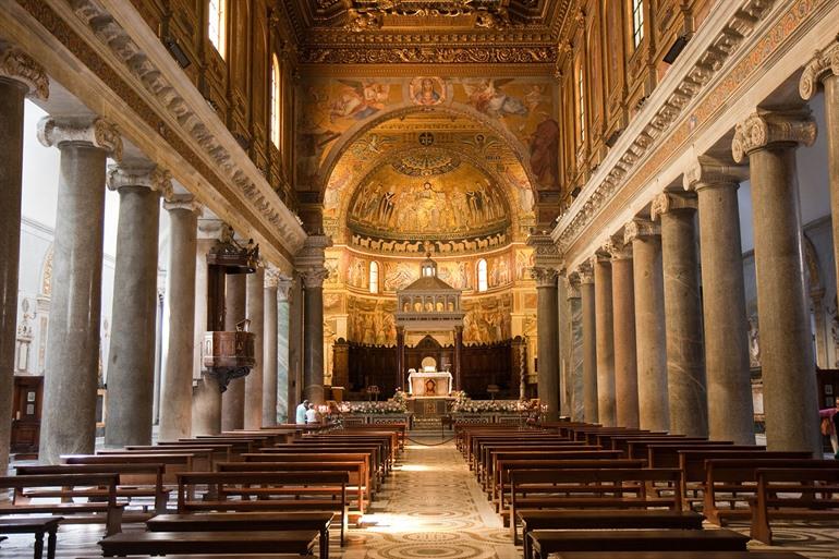 Interieur van de Santa Maria in Trastevere, Rome