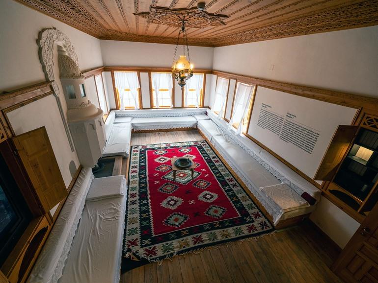 Interieur van het Ismail Kadare's House, Gjirokaster