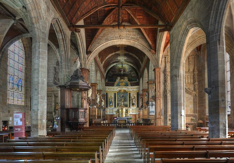 Interieur van L'Église Saint-Sulpice in Fougères, Bretagne