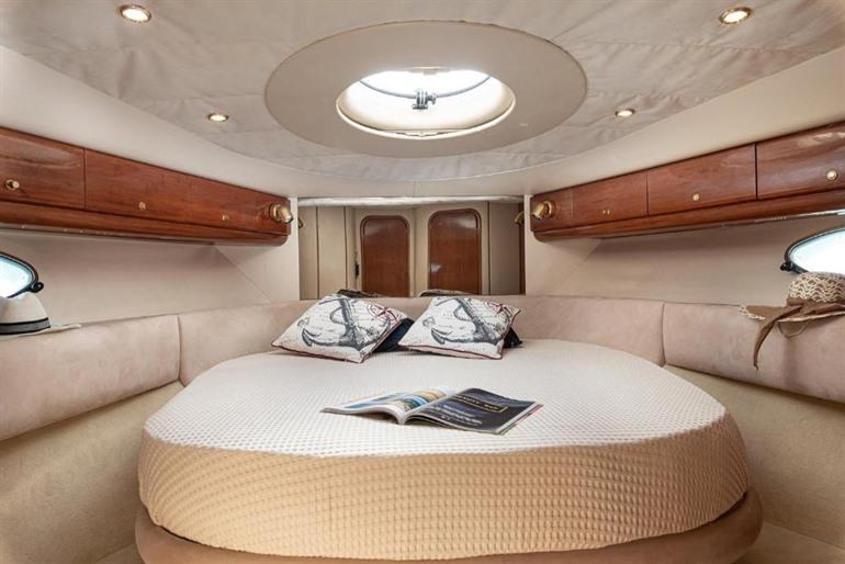 Ionan View Yachts boeken