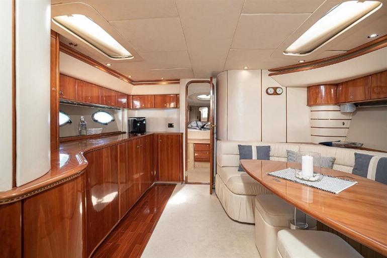 Ionan View Yachts boeken