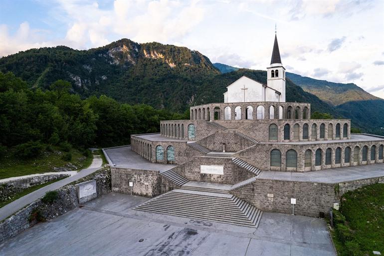 Italiaans knekelhuis bij Kobarid, Slovenië