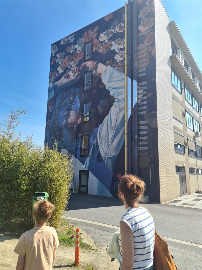 Jonge dame street art Roeselare