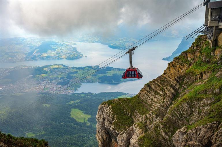 Kabelbaan naar de top van de Pilatusberg, Zwitserland