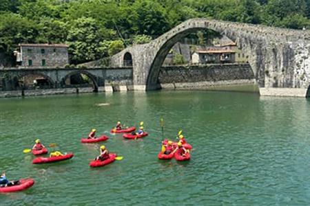 Kajakken bij de Devil's Bridge, Lucca