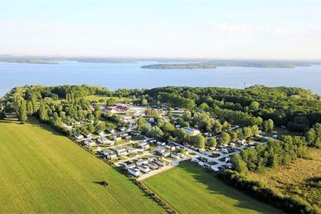 Kampeerplaats boeken aan het meer bij Camping Le Lac d'Orient.
