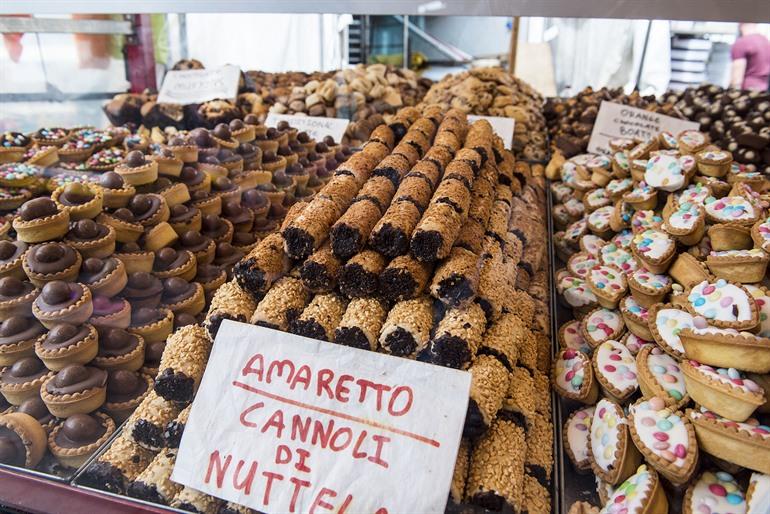 Kannoli tal-irkotta, de Maltese variant voor de Siciliaanse cannoli