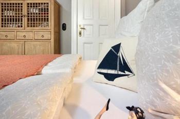 Kapitaenshaus in Wasserlage (Warnemünde) boeken