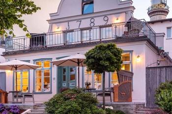 Kapitaenshaus in Wasserlage (Warnemünde) boeken