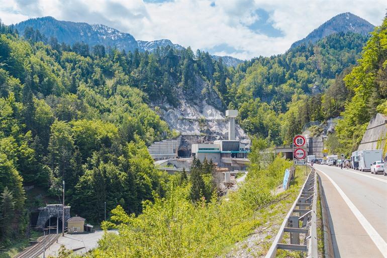 Karawankentunnel, verbinding tussen Oostenrijk en Slovenië