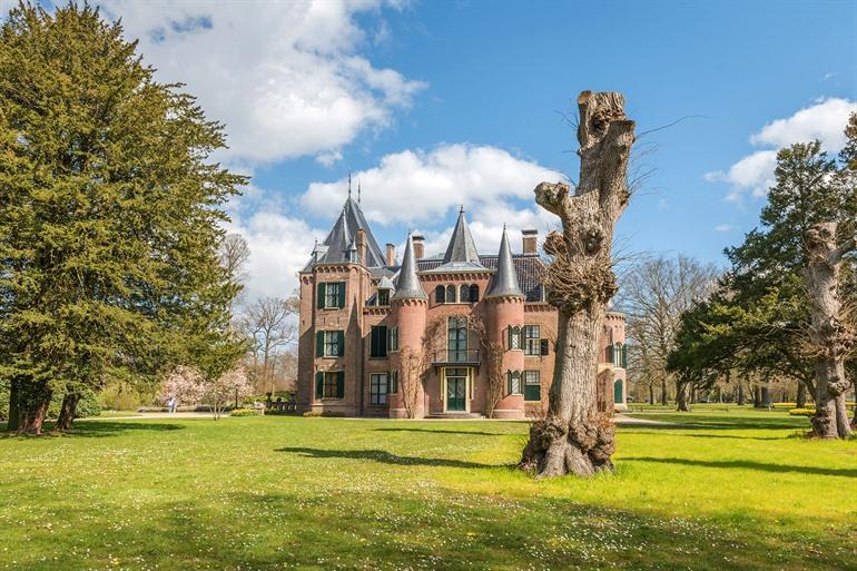 Kasteel Keukenhof, nabij het bloemenpark Keukenhof