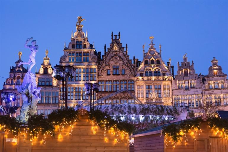 Kerstchalets op de Grote Markt