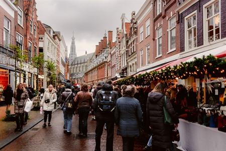 Naar kerstmarkt Haarlem in 2025? Alle data, locaties & tips voor je kerstbezoek