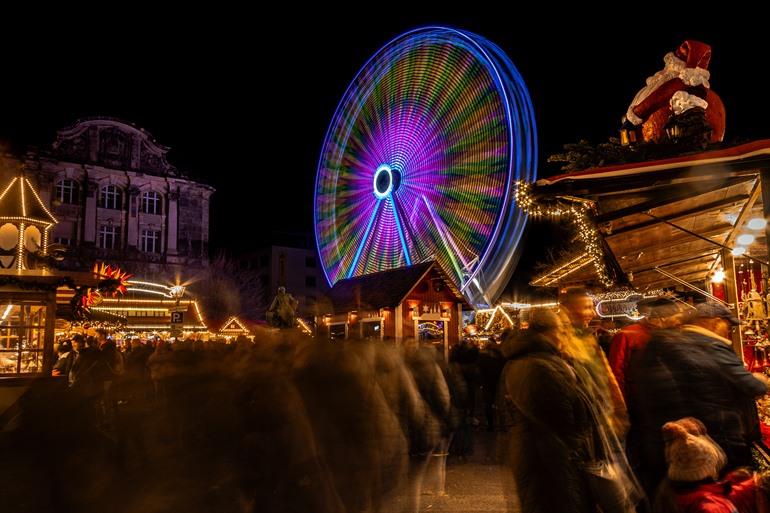 Kerstmarkt in Maagdenburg met reuzenrad